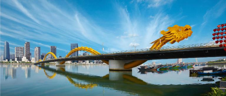 Cầu Rồng là một trong những cây cầu biểu tượng của Đà Nẵng